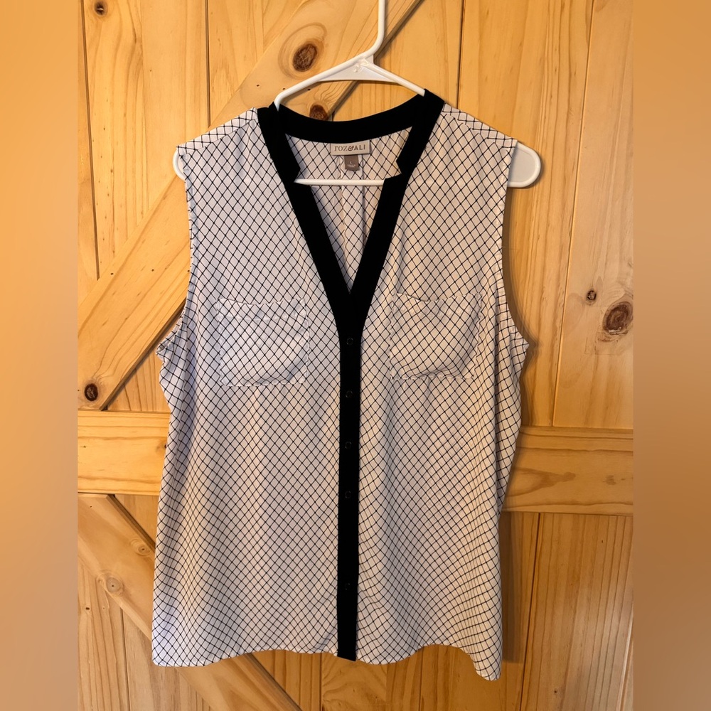 Black and White Sleeveless Top